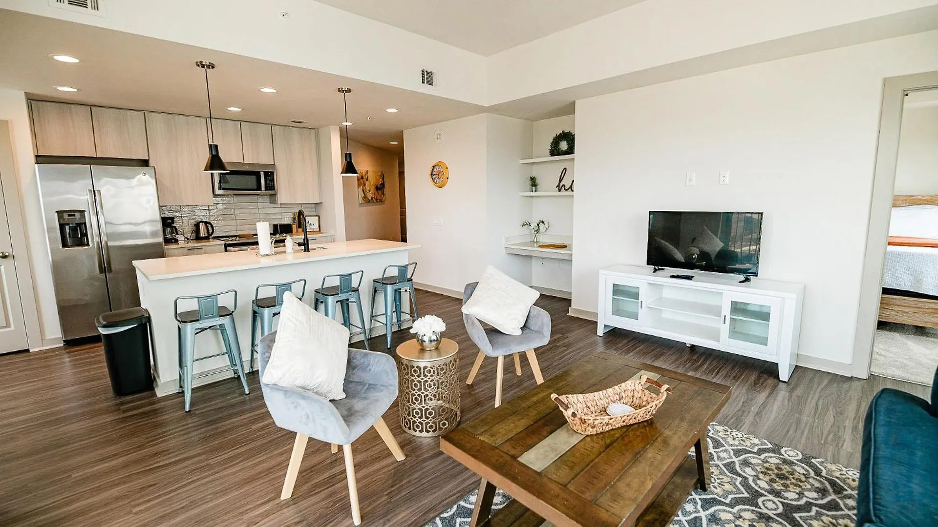 Uptown Fully Furnished 2Br Apartment Apts location